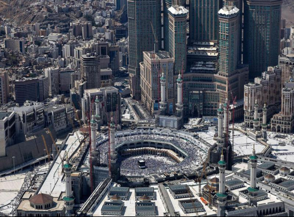 Saudi Arabia Opens Mecca and Medina to Foreign Investors