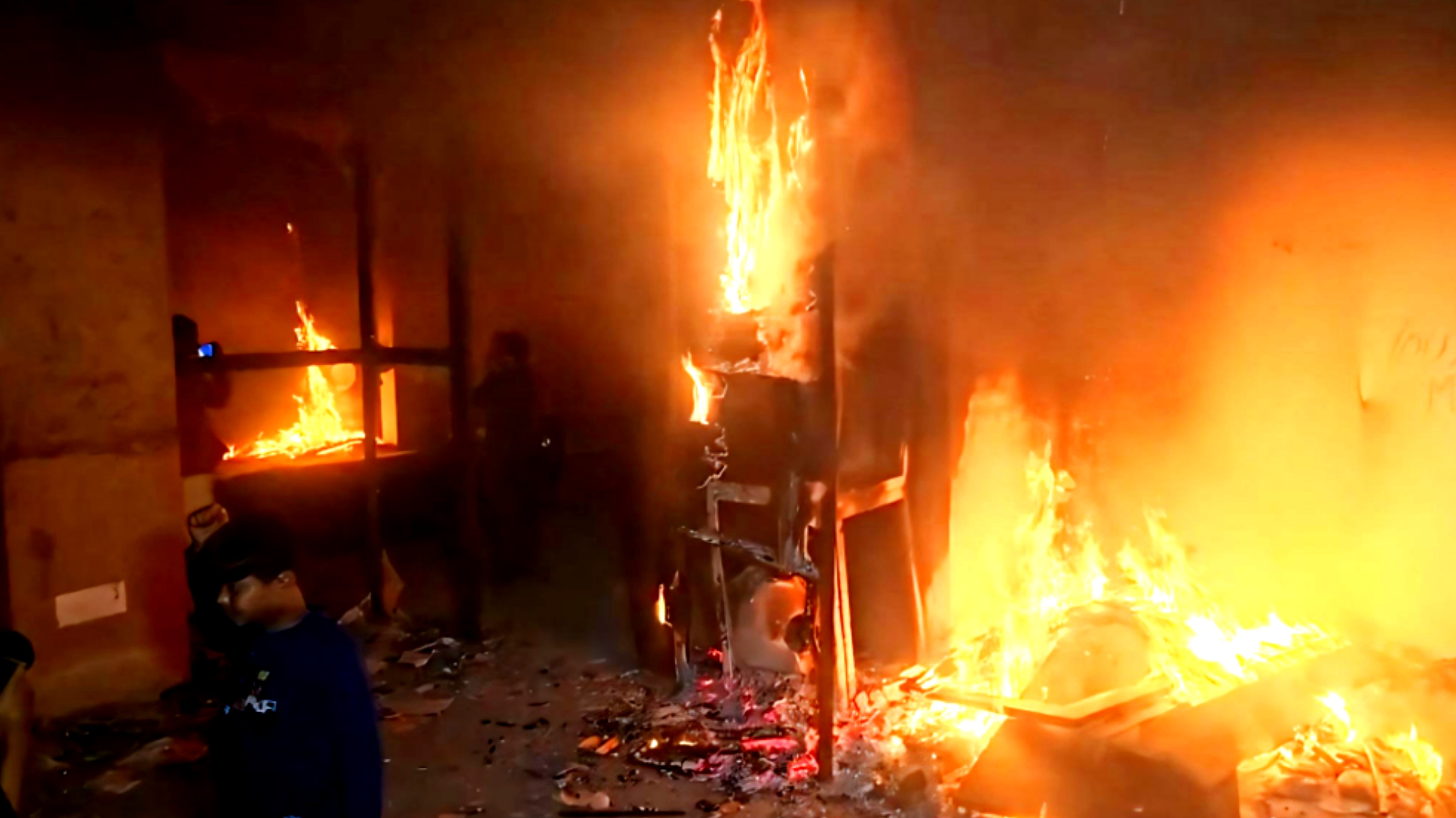 Fire Set at Awami League Leader Sheikh Selim’s Home in Banani Amid Unrest