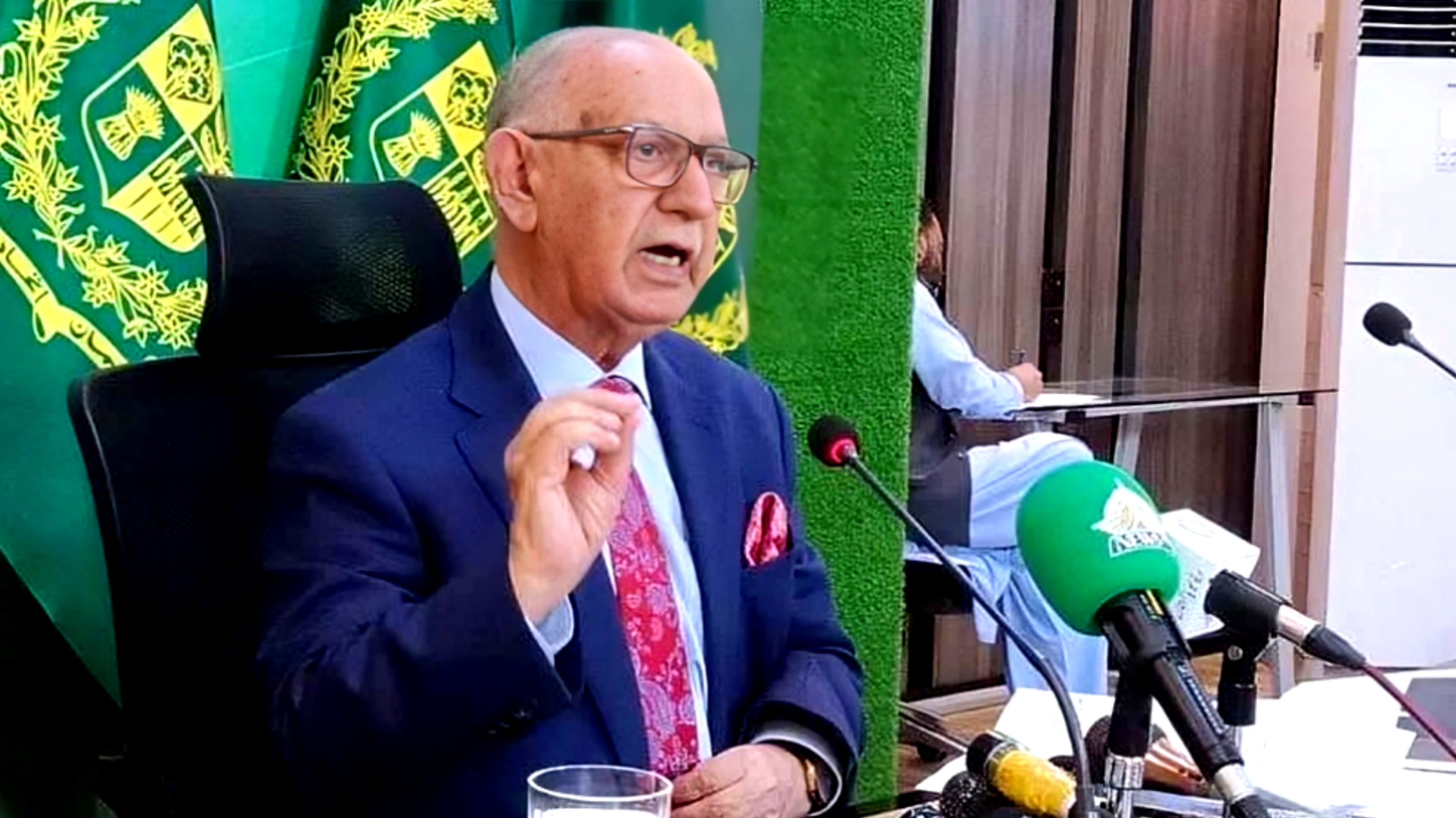 PML-N Senator Calls for Joint US-Pakistan Effort to Remove Weapons from Afghanistan