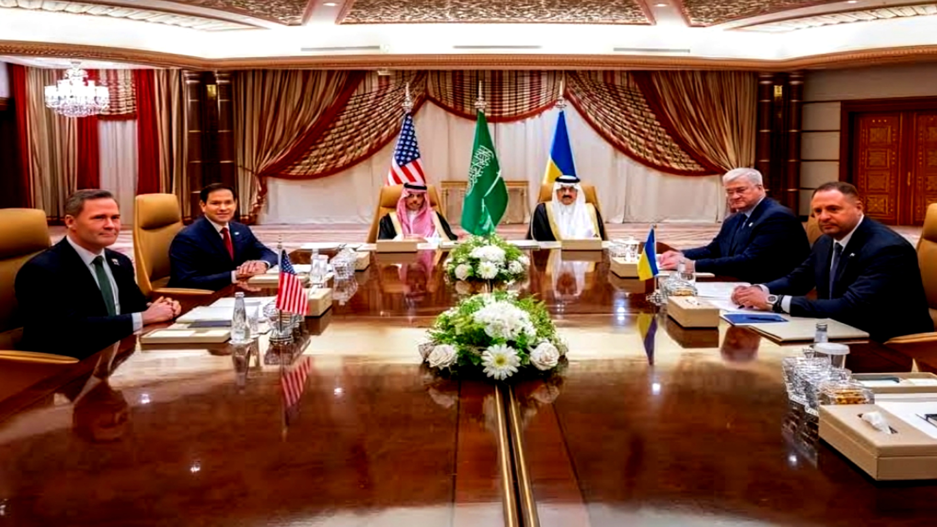 US Resumes Intelligence Sharing with Ukraine as Ceasefire Talks Progress