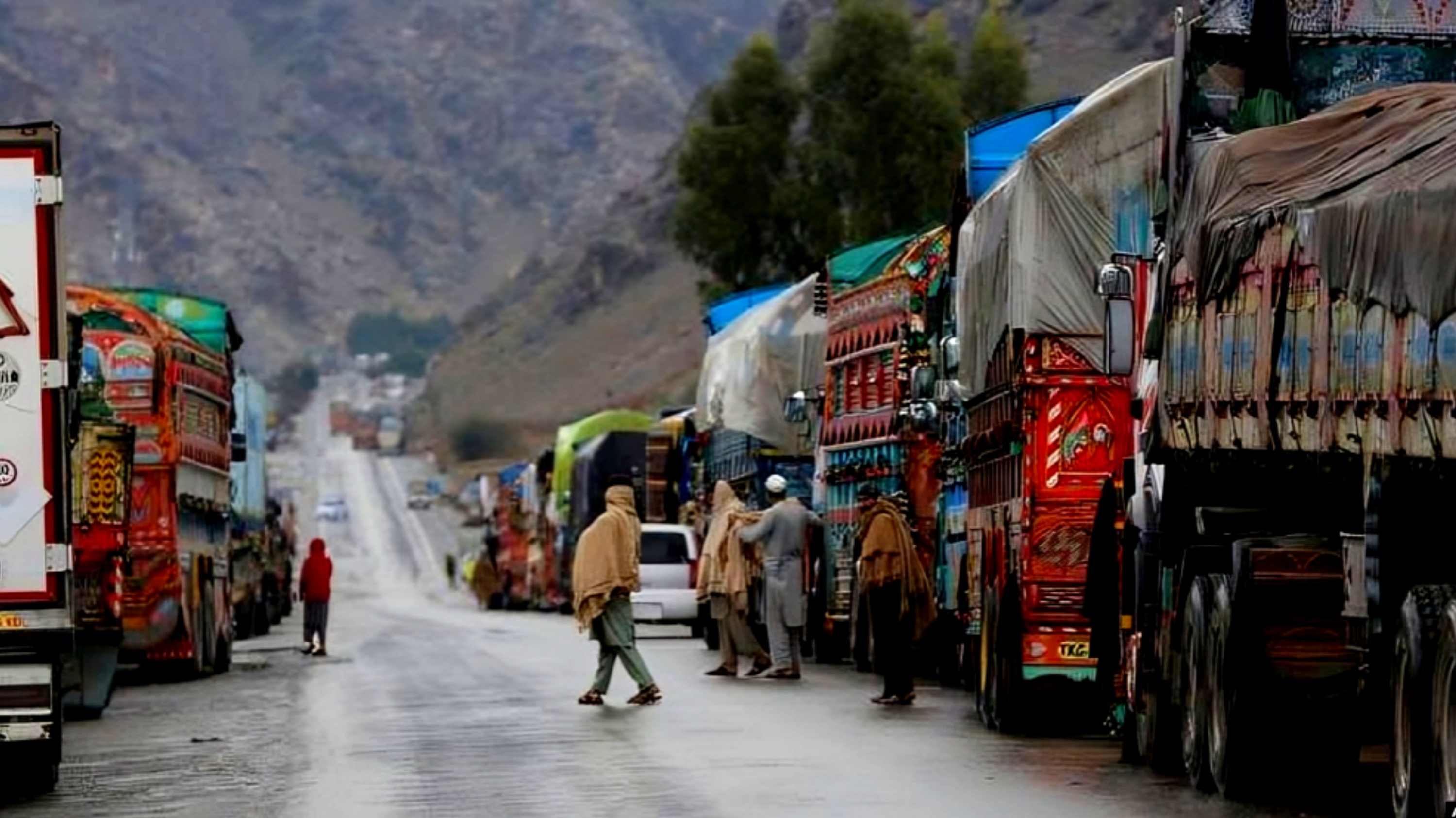 UN’s World Food Programme Aid Trucks Stranded at Torkham Border