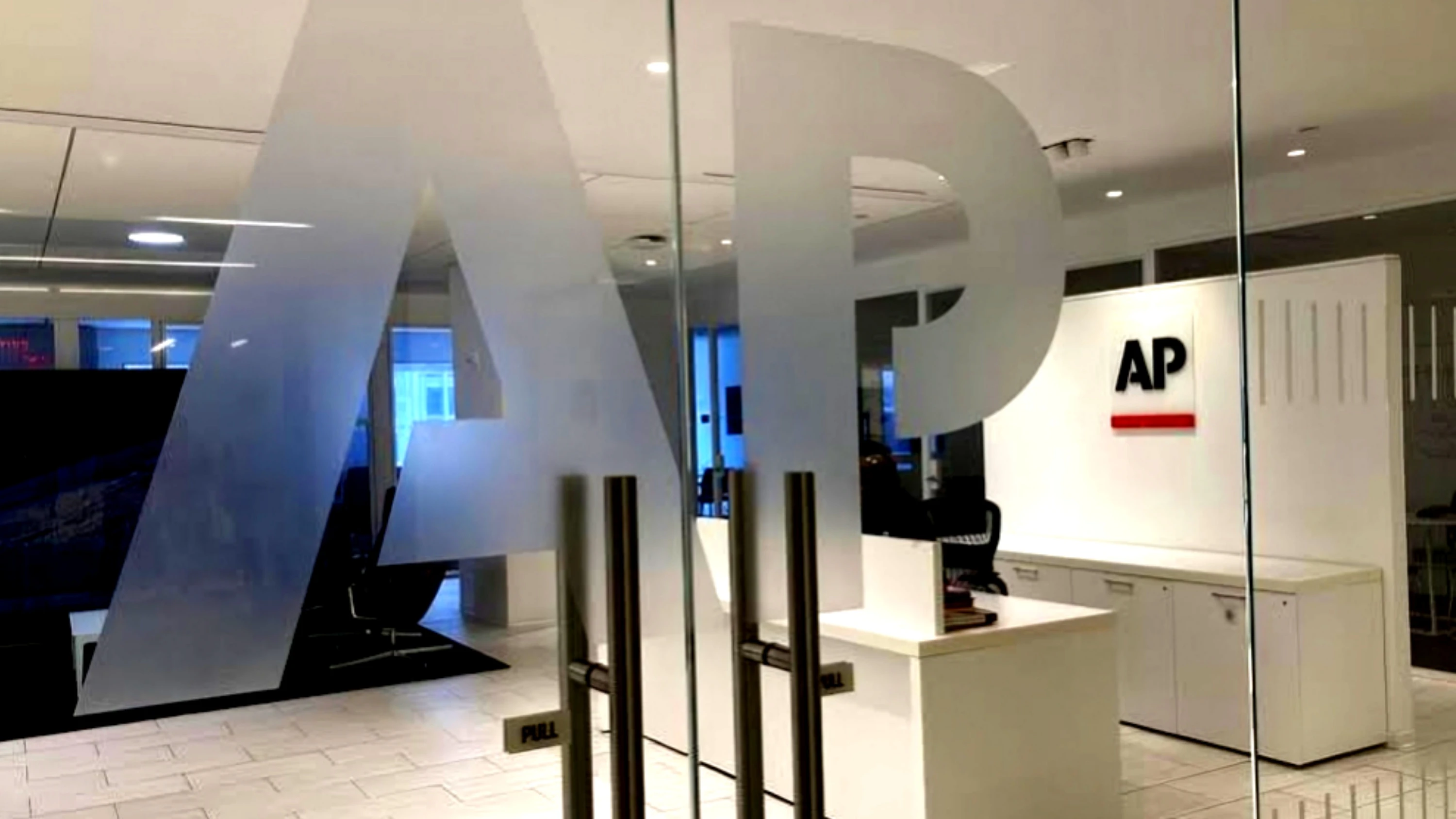 Federal Judge Orders White House to Restore AP's Access After Ban Over "Gulf" Terminology