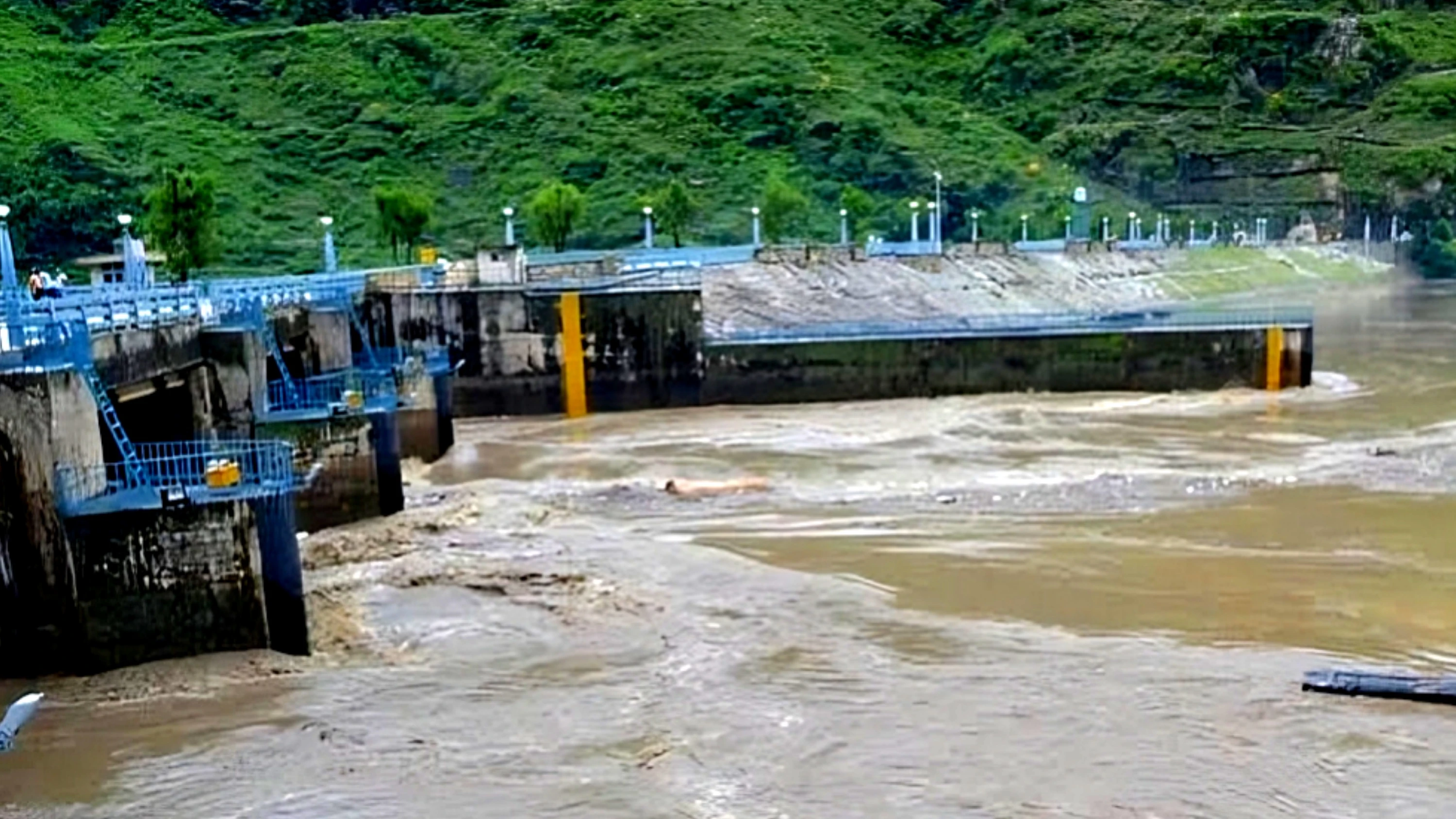 India Floods River Jhelum Without Prior Notice; Water Emergency Declared in Muzaffarabad