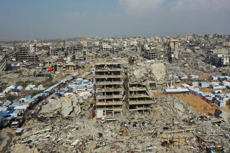 Israeli Strikes Kill 10 Palestinians Overnight in Gaza