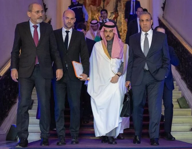 Arab-Islamic Committee Holds Talks on Gaza with French FM in Paris