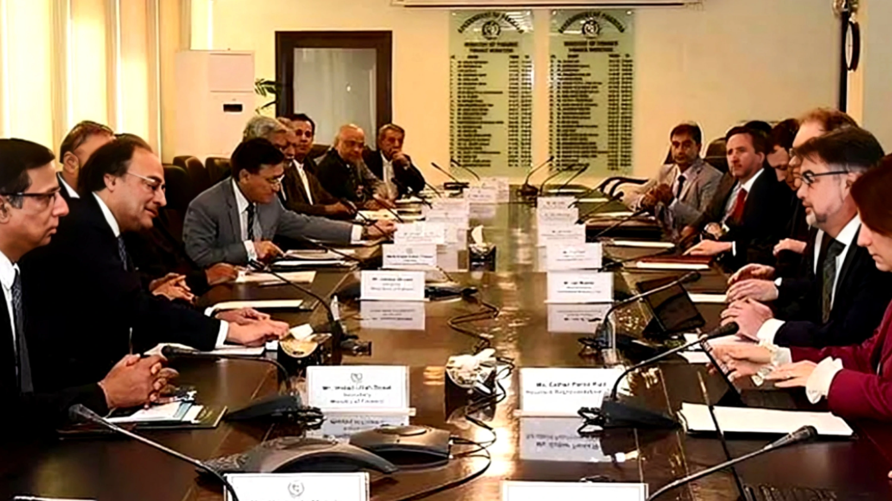 IMF Urges Pakistan to Keep Inflation Between 5–7% in FY2026
