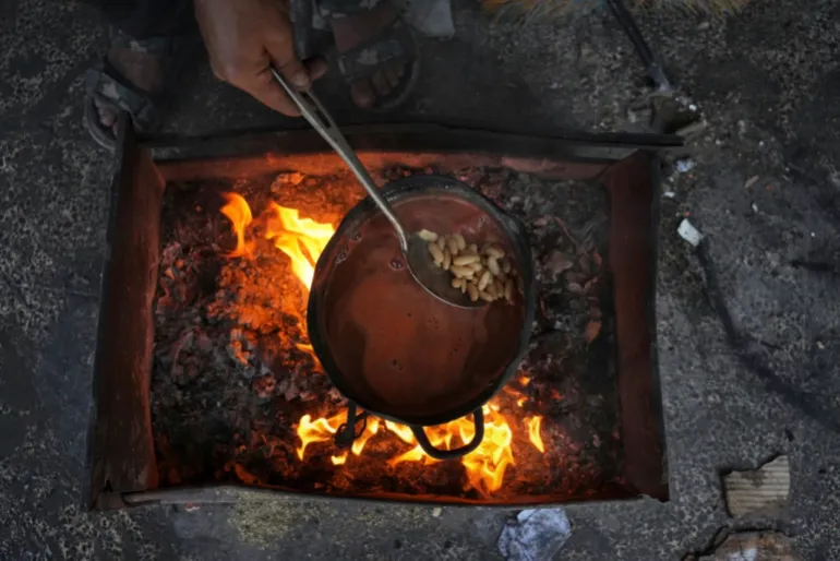 Cooking in Gaza Turns Toxic as Families Burn Plastic and Trash for Survival