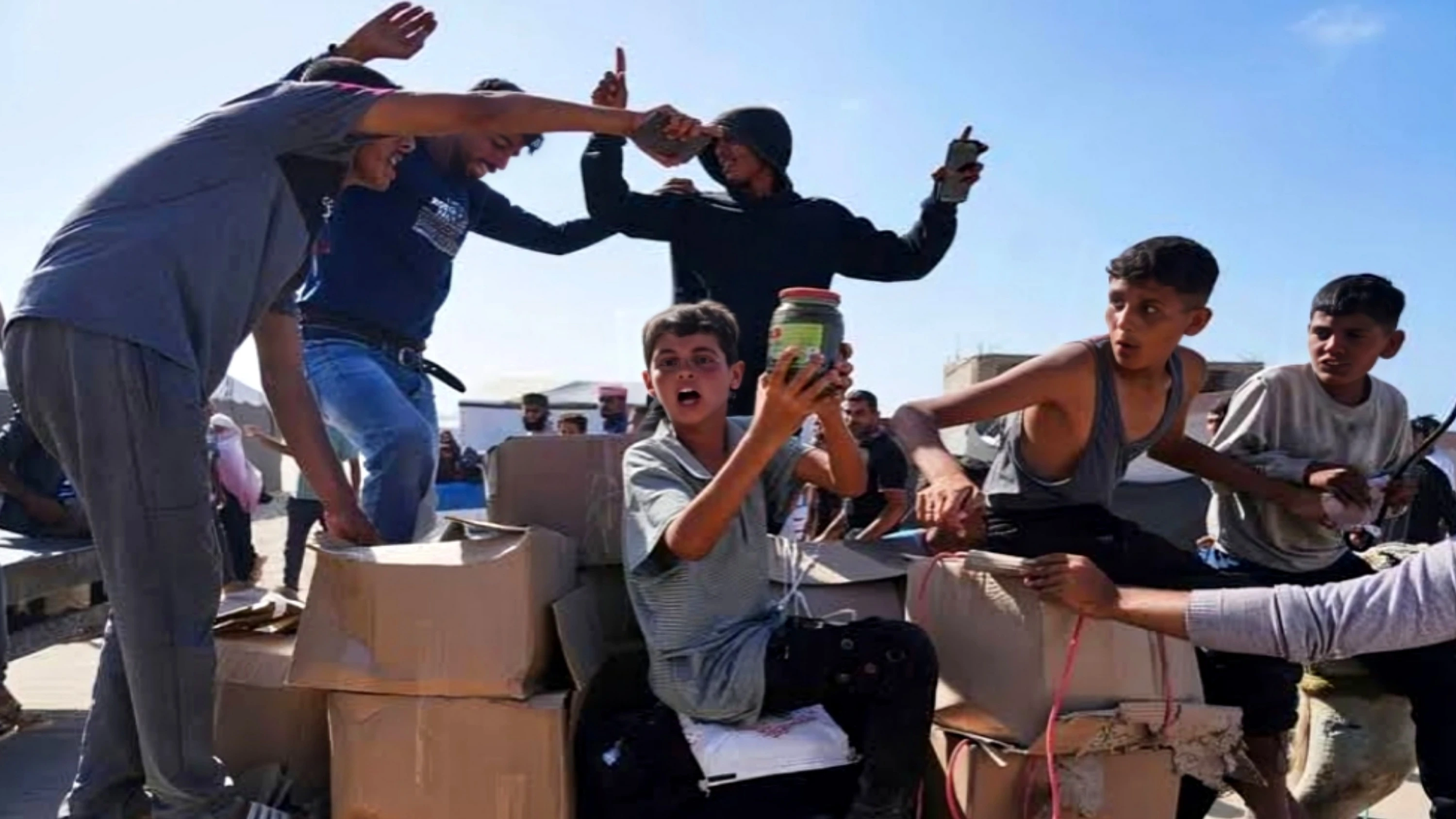Israel killed 10 Palestinians During AID Distribution