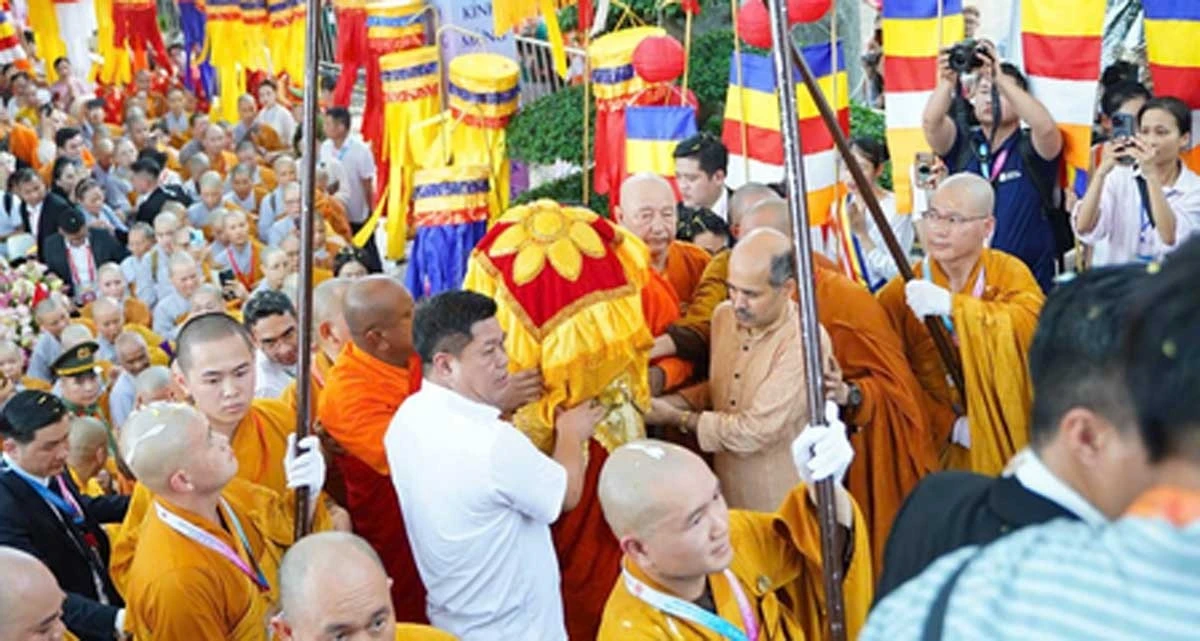 Sacred relics of the buddha return to india after historic pilgrimage across vietnam