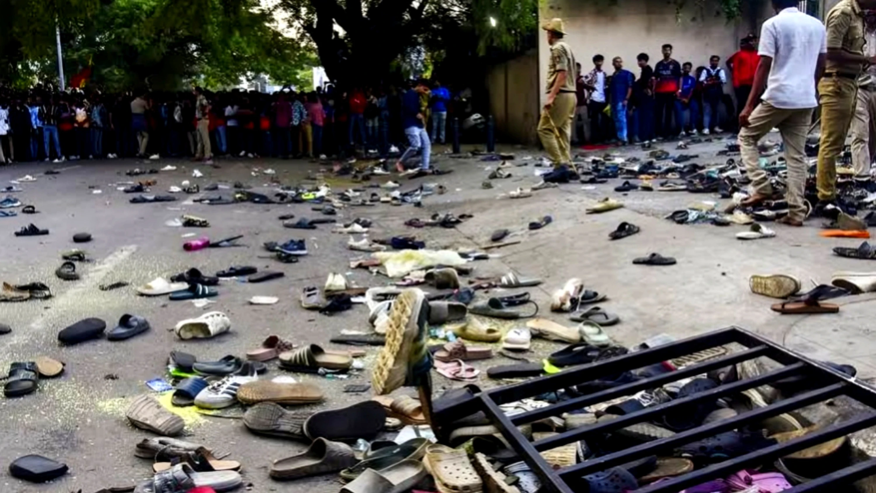 Stampede during ipl victory parade in bengaluru leaves 11 dead, dozens injured