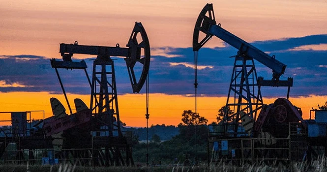 Oil markets on edge as iran-israel conflict threatens key trade routes