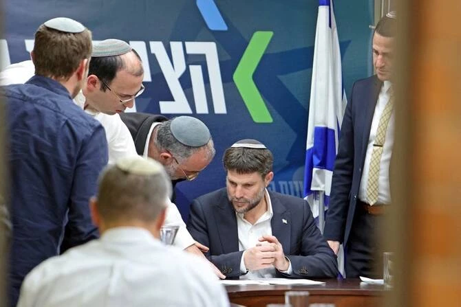 Israel plans to cut banking ties with palestine, raising fears of economic collapse