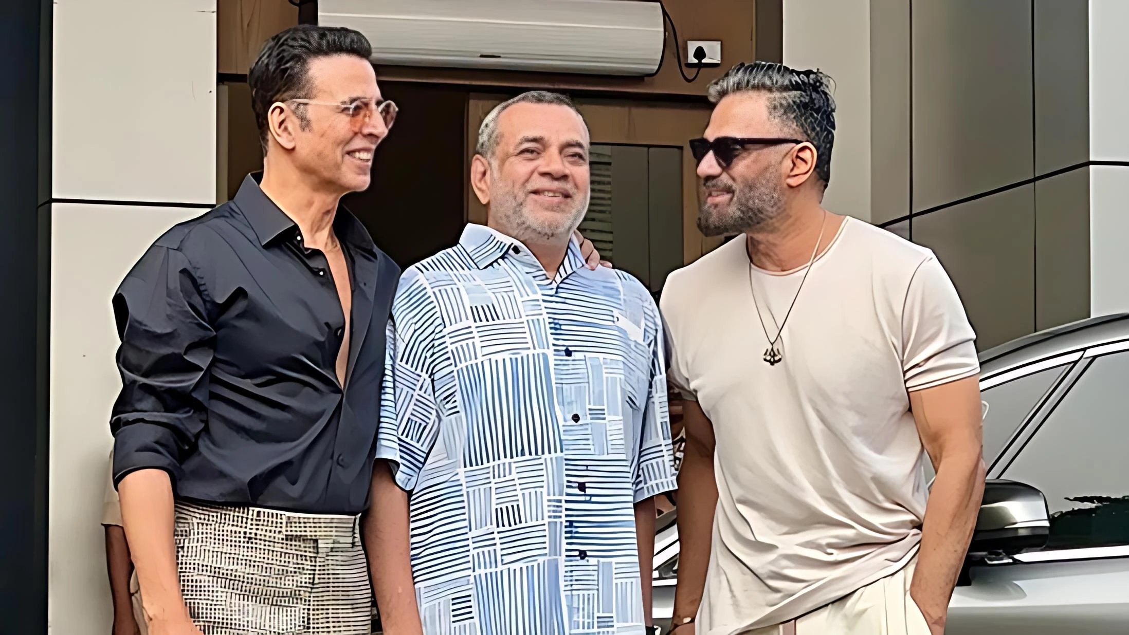Akshay kumar “fingers crossed” as paresh rawal quits hera pheri 3