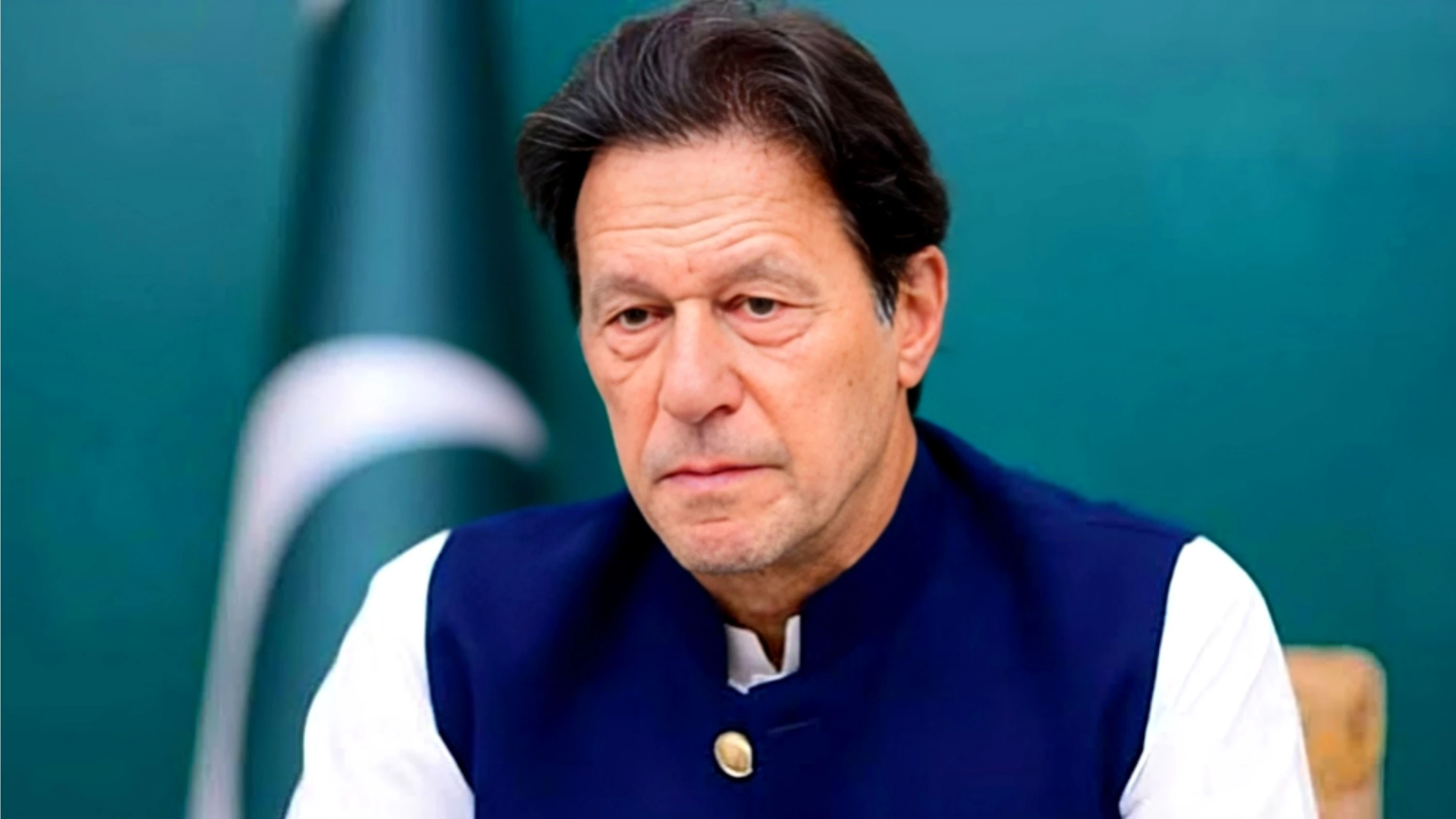 Imran khan calls for national unity amid global tensions, delays protest movement