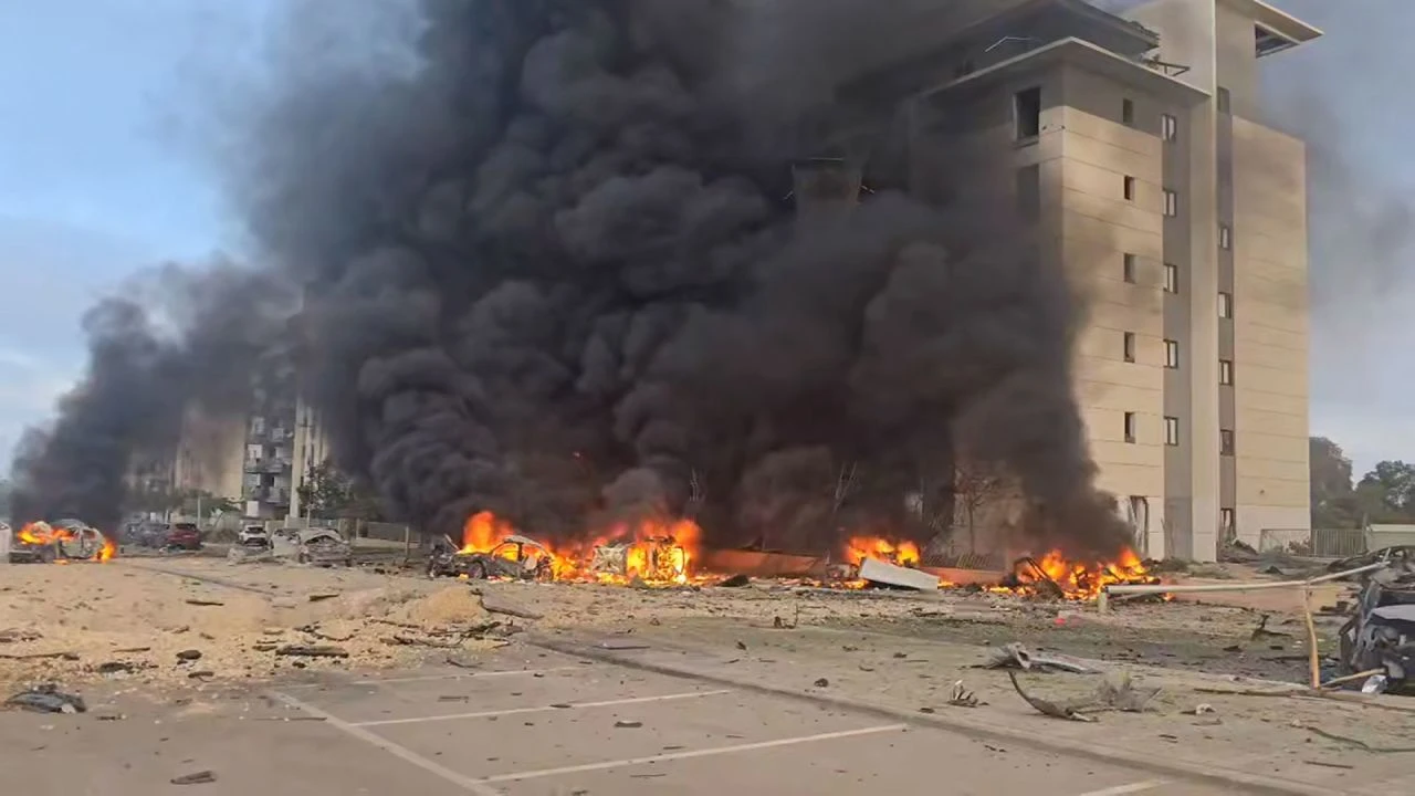 Fires erupt near microsoft office in beer sheva after iranian missile strike