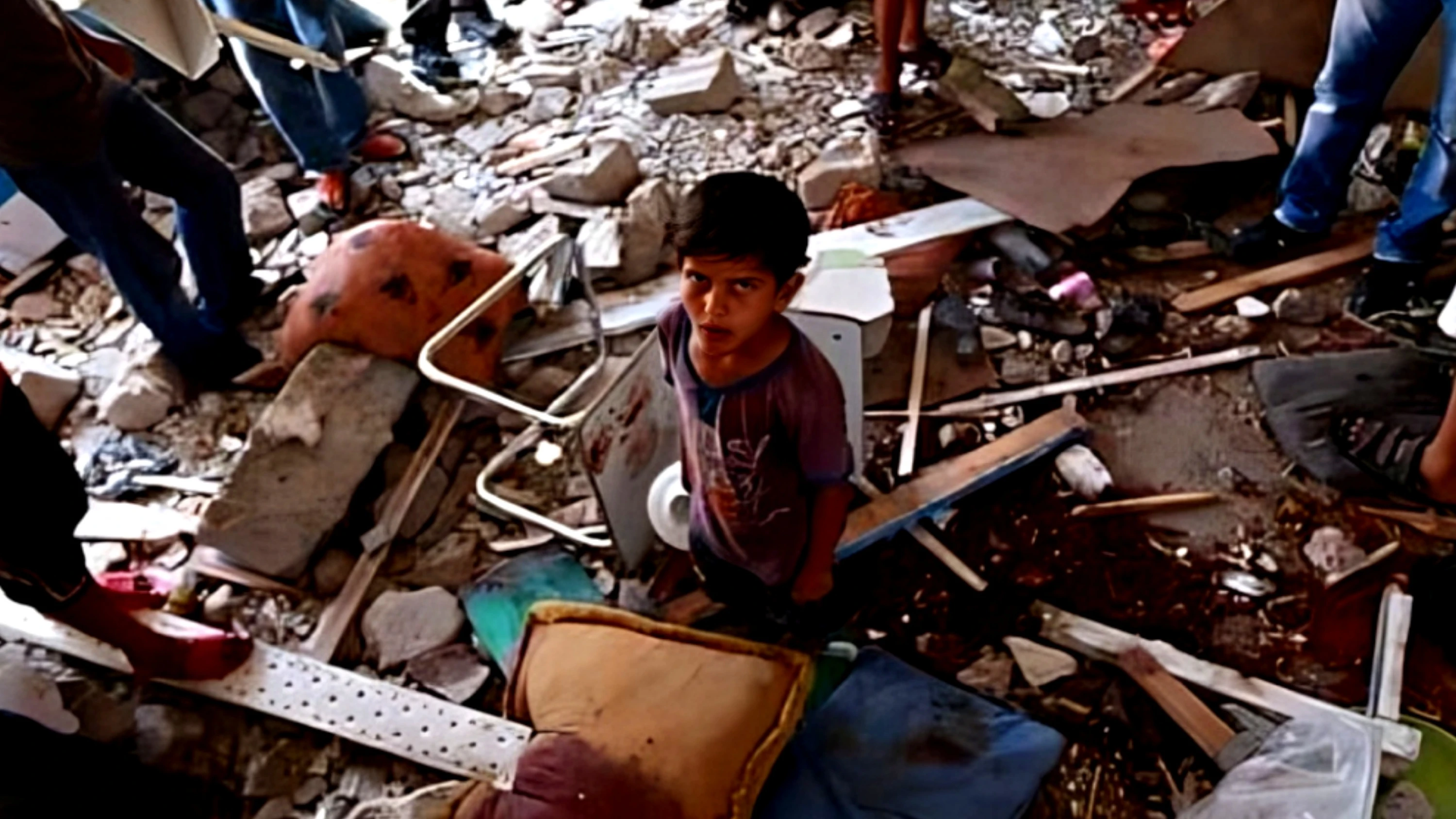 At least 44 palestinians killed by israeli strikes in gaza as water and food crises deepen