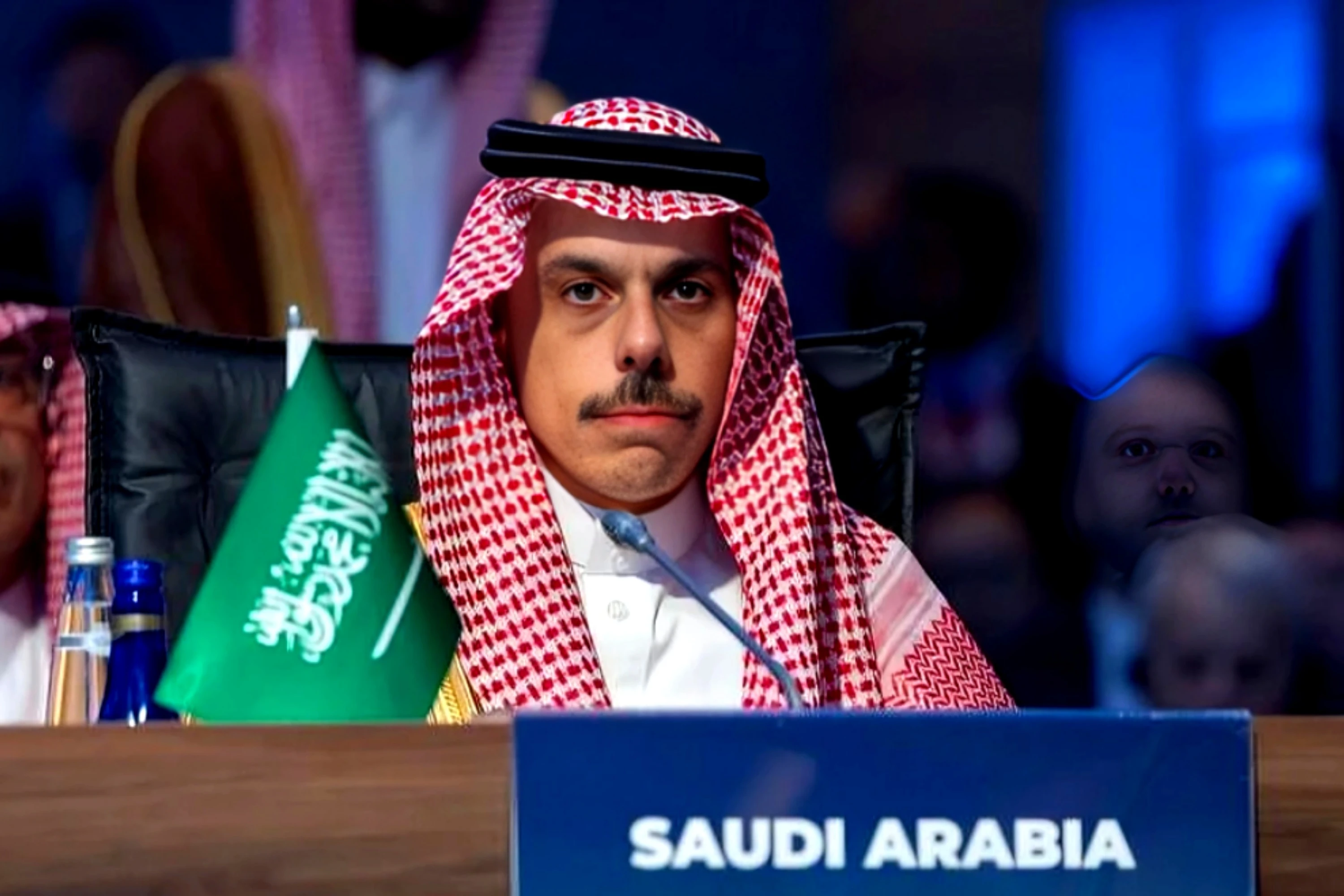 Saudi FM Reaffirms Support for Palestine, Condemns Israeli Strikes on Iran at OIC