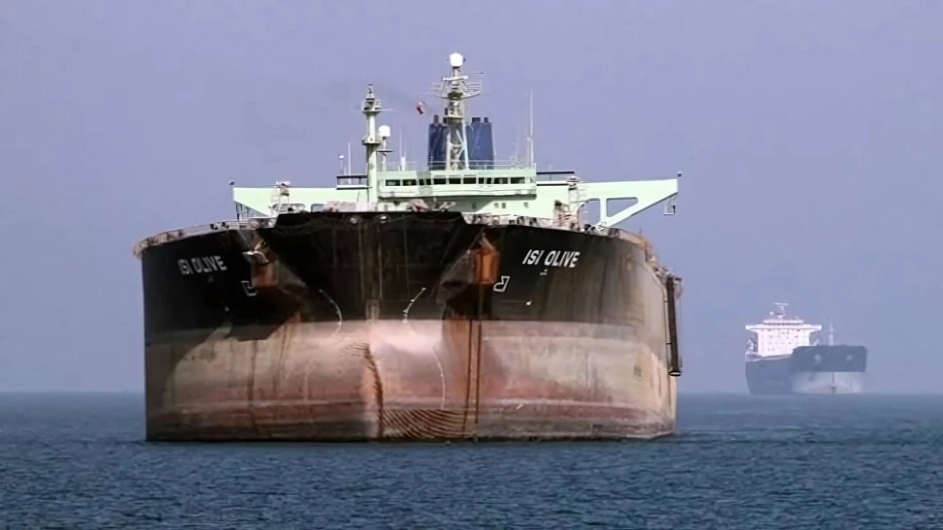 Trump signals china can keep buying iranian oil, but sanctions policy stays unchanged