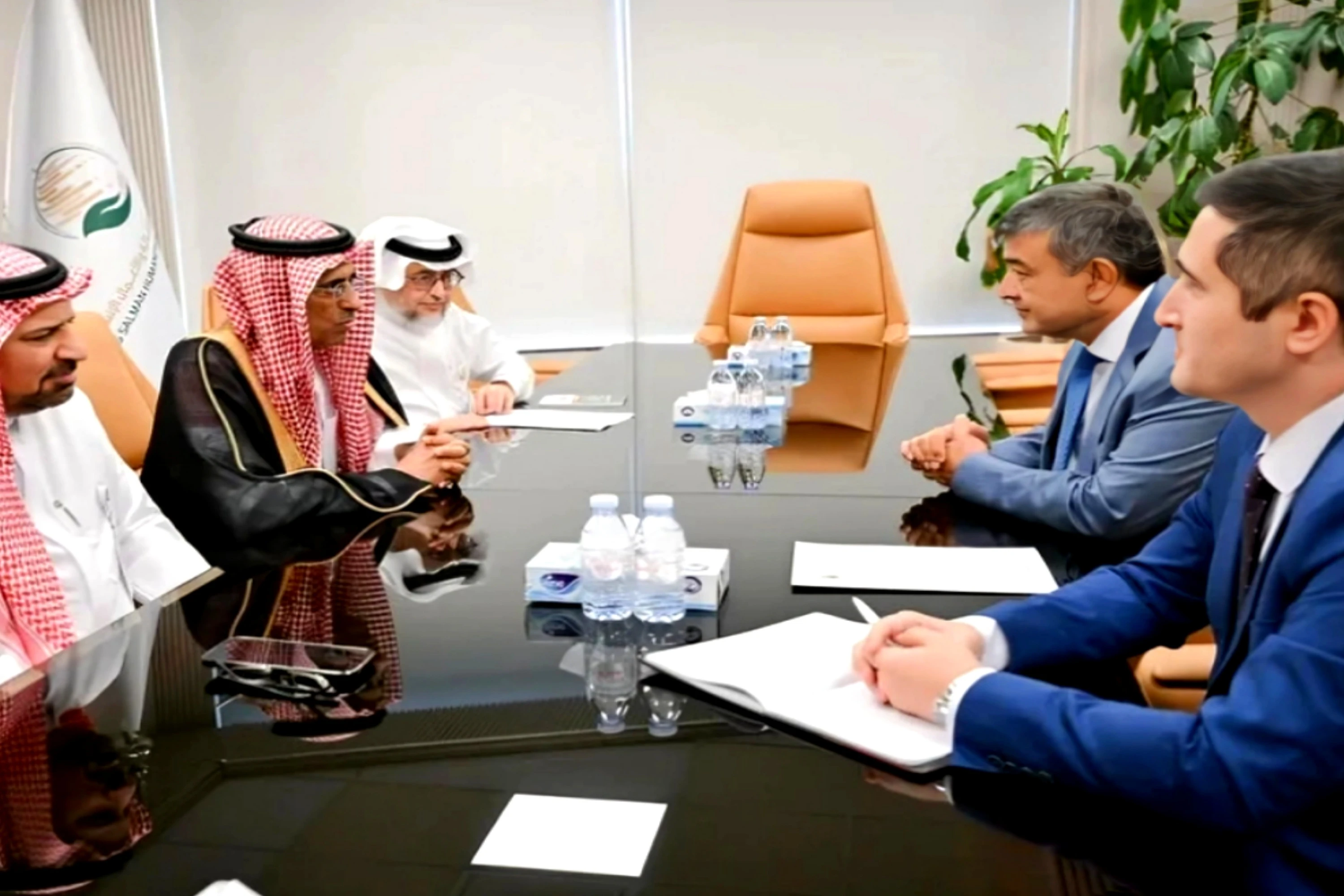 KSrelief Official, Uzbek Ambassador Explore Ways to Boost Humanitarian Cooperation
