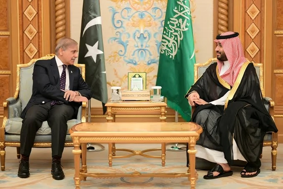 Pm shehbaz sharif holds telephonic conversation with saudi crown prince mohammed bin salman