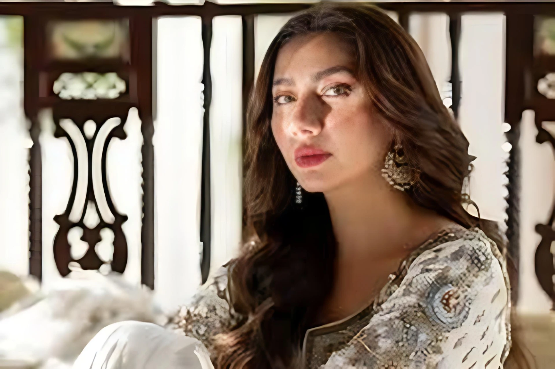 Mahira khan celebrates 14 years of stardom and gratitude