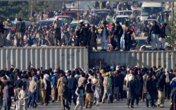 Mass Arrests and Violence Mark Crackdown on Pakistan’s Opposition March