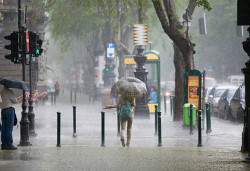 UAE, DUBAI: Rain and Cloudy Skies Across the Country