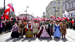 Massive Patriotic Rally in Warsaw as Poland Marks 1,000 Years of First King’s Coronation