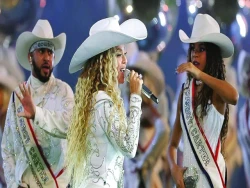 Beyoncé Kicks Off 'Cowboy Carter' Tour with Daughters in Show-Stopping Style