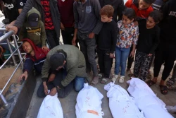 Israeli Soldiers Injure Three Palestinians and Abduct One Near Ramallah