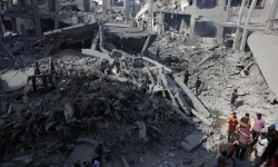 Israel Bombards Gaza Hospitals and Camps as UN Warns of Starvation Tactic