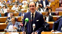 Federal Budget Presented Amid Opposition Uproar and Government Employees' Protests