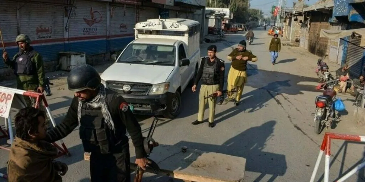 Police Vehicle Bombed In DI Khan, Two Martyrs and Four Injured