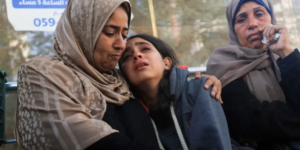 Israeli Forces Advance in Gaza, Palestinian Families Trapped Amid Shelling