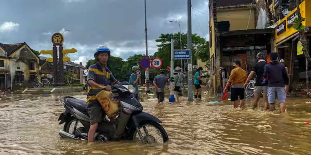 Floods and Landslides in Central Vietnam Kill 55, 13 Missing