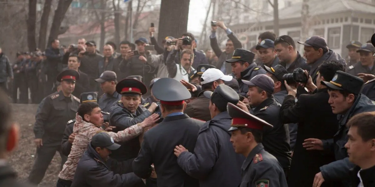 Kyrgyz Police Arrest Opposition Figures Ahead Of Snap Election