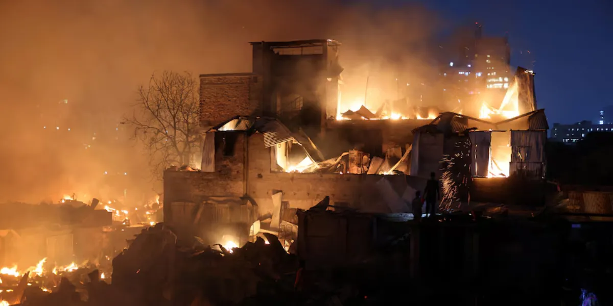Massive Fire Rages Through Dhaka Slum, Thousands Left Homeless