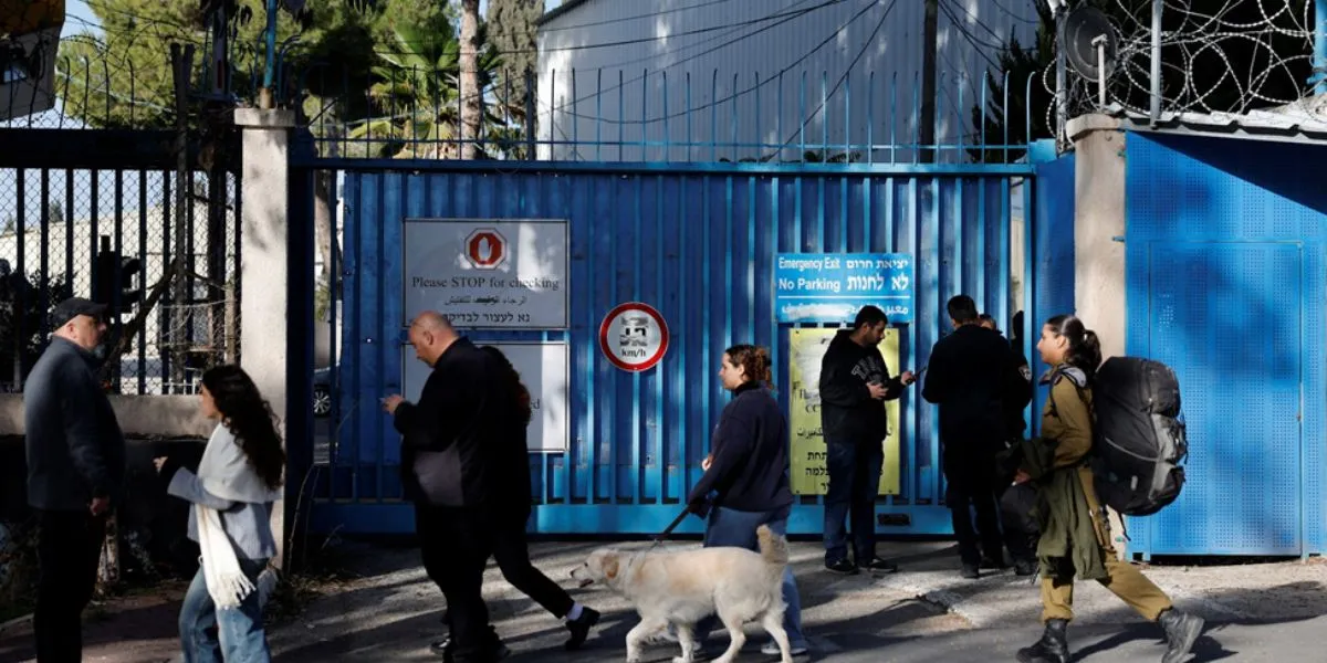 Israeli Police Raid UNRWA East Jerusalem HQ, Raise National Flag