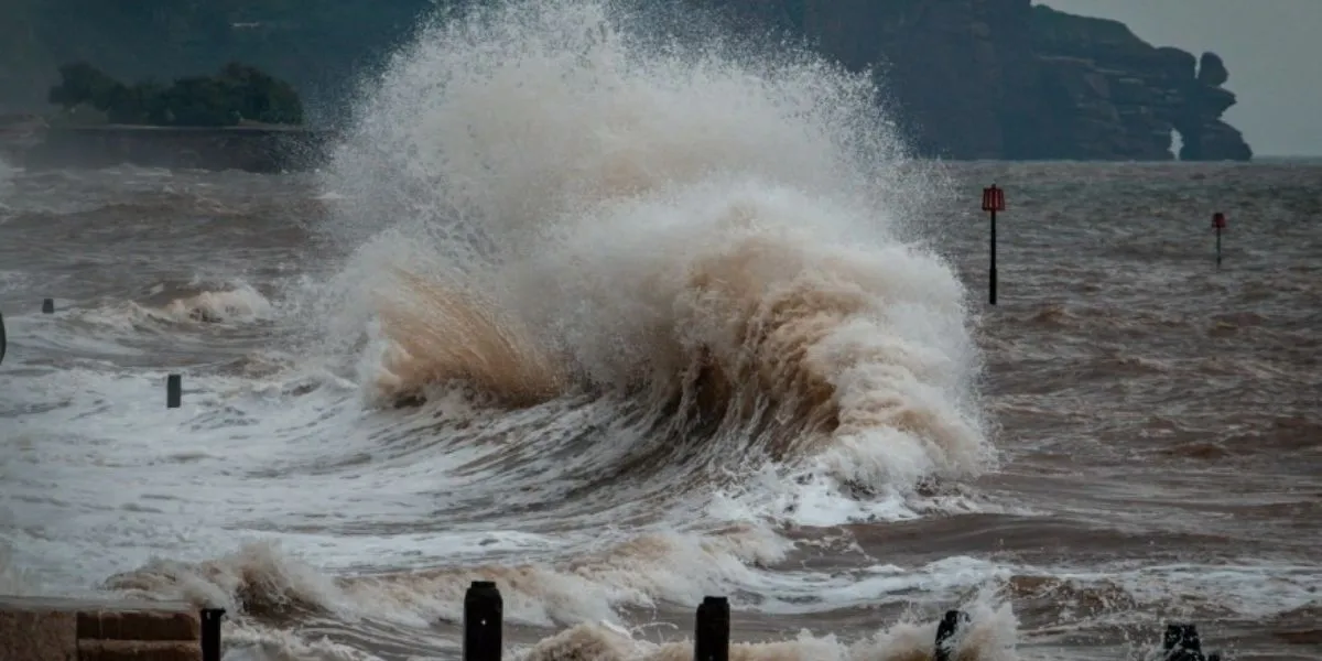 Major 7.6 Quake Strikes Japan Coast, Tsunami Alerts Activated