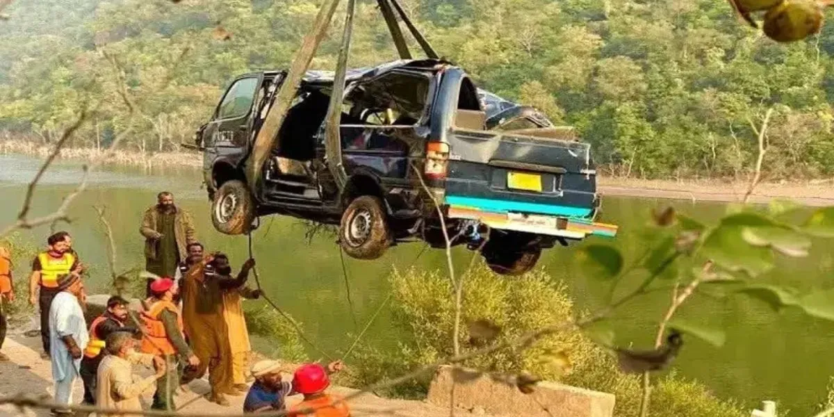 River Jhelum Van Tragedy: Ten Dead, Three Still Missing