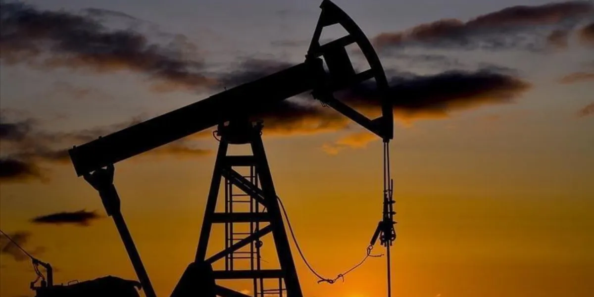 Oil Prices Slip Despite Venezuela Upheaval Amid Global Supply Glut