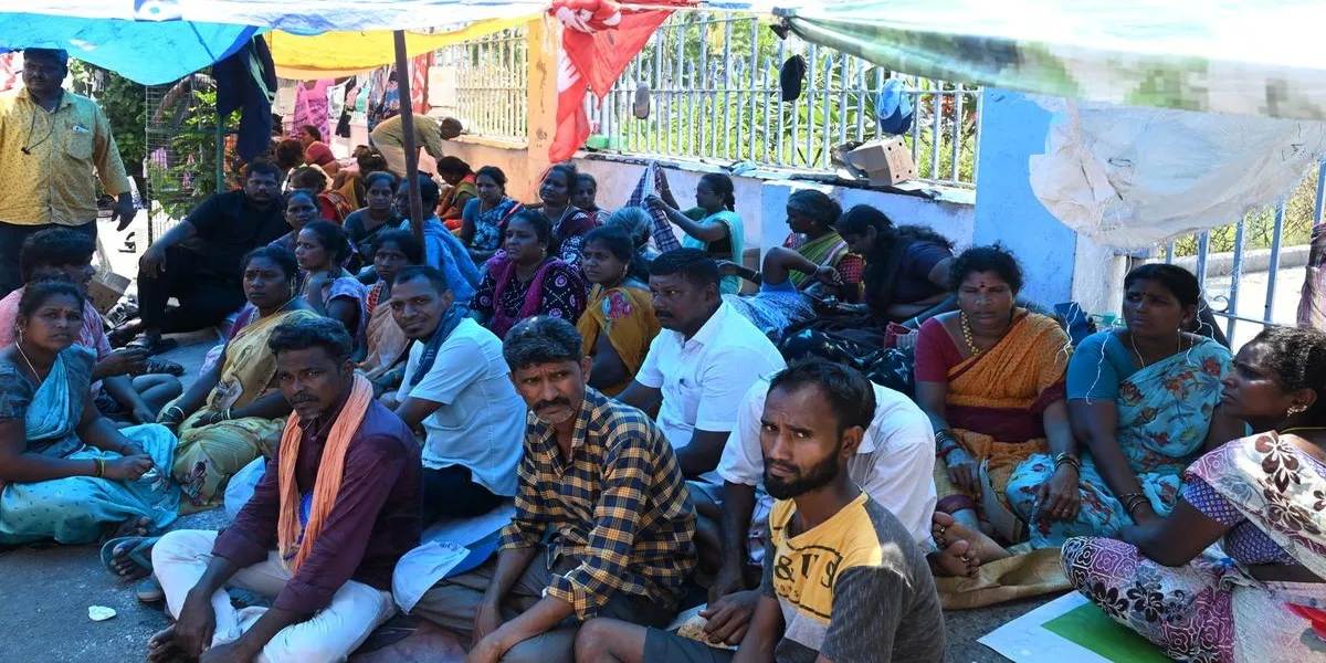 Chennai sanitation workers wade into Cooum river against solid waste privatisation