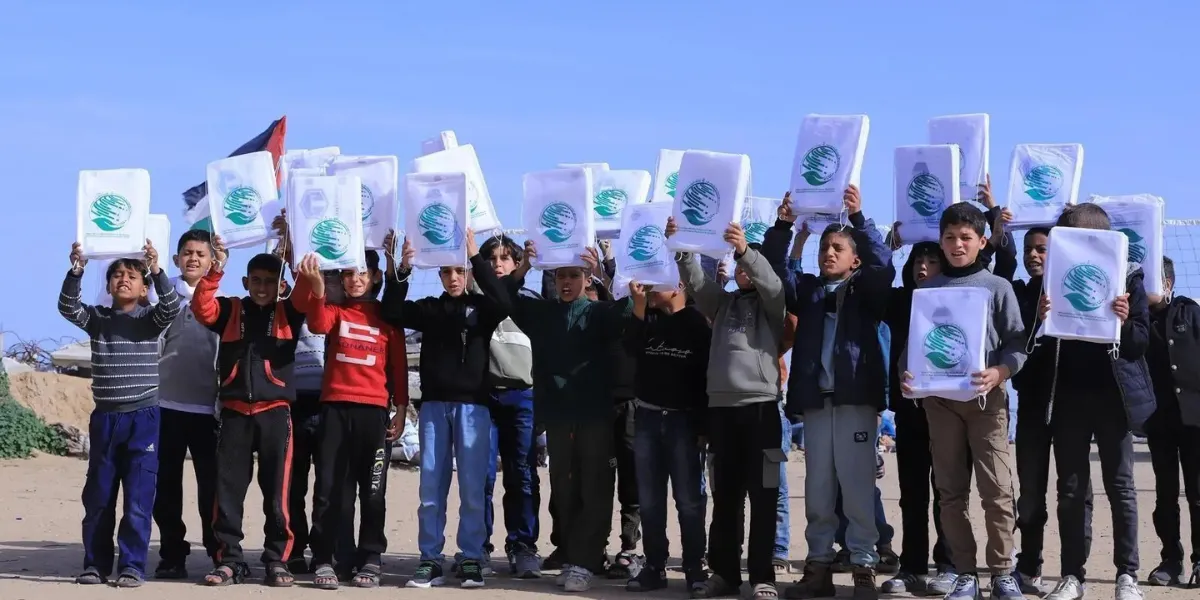 KSrelief Distributes Winter Clothing to Students in Khan Younis