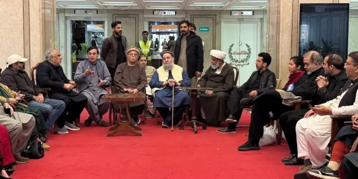 Opposition Demands Immediate Personal Doctors Access For Imran Khan