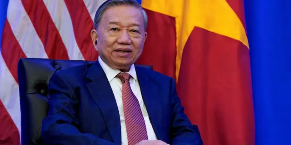 Trump Meets Vietnam Leader To Lam, Pledges Lift Technology Restrictions