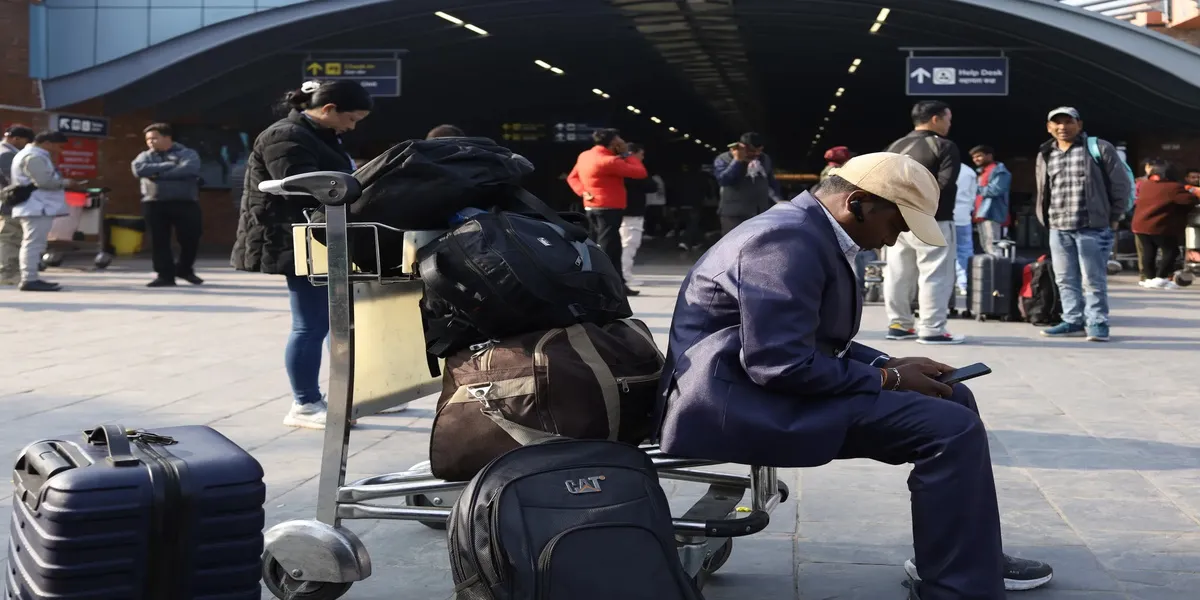 Gulf Conflict Disrupts Travel and Jobs for Bangladeshis in the UAE