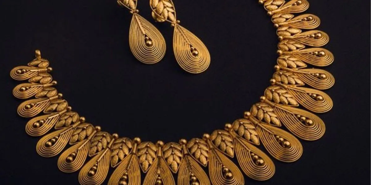 Pakistan Gold Rate Falls Sharply Amid Global Market Decline