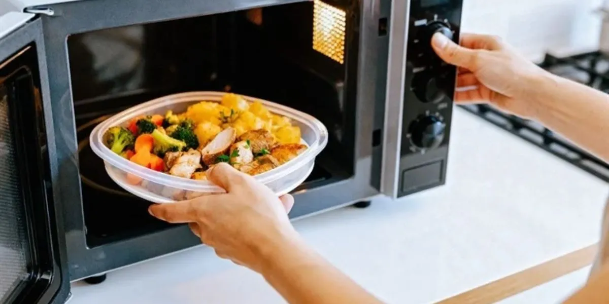 Microwave Cooking Preserves Nutrients Better Than Boiling Frying Or Baking