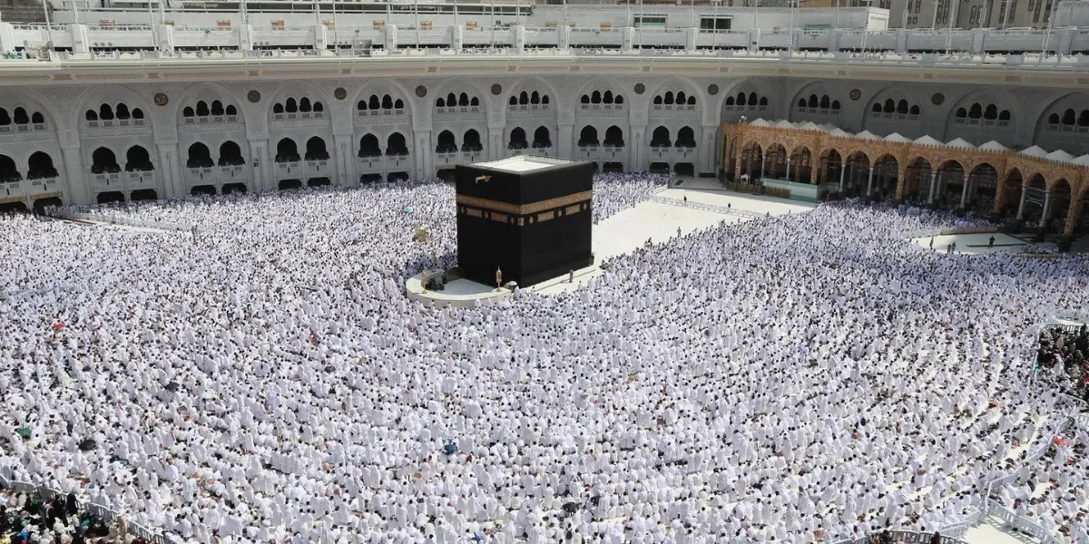 Over 109,000 Women Benefit from Religious Programs at Grand Mosque in March