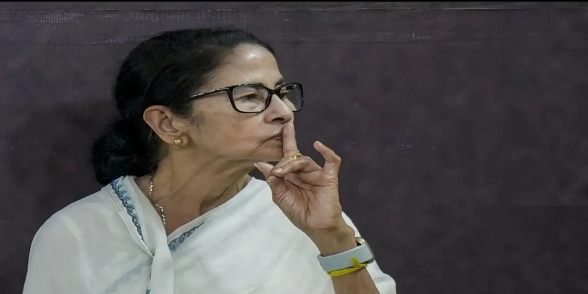 Mamata Banerjee Demands PM Modi’s Resignation Over Silence on Pakistan’s ‘Kolkata Strike’ Threat